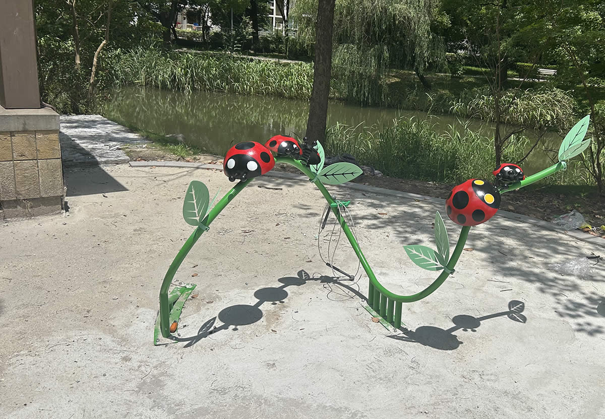 儿童游乐设备